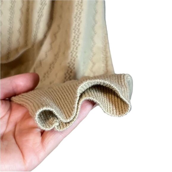 Koret knitted zippered knit cardigan. Size large - Picture 10 of 10